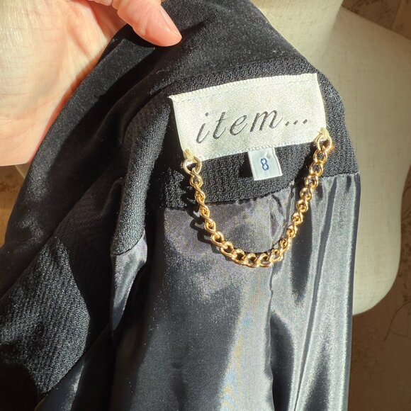 Vintage ITEM blazer jacket with gold buttons - Picture 10 of 13
